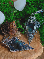 Ravencrest Earrings | Silver plated
